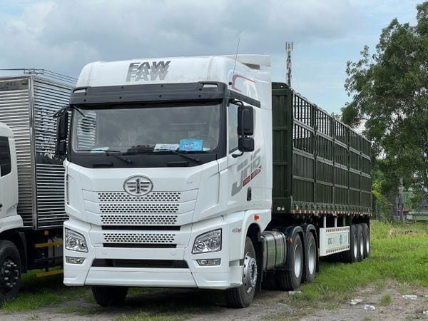 Xe Đầu Kéo Faw JH6 445 HP Luxury
